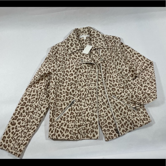 Versona Jackets & Blazers - Sold. NWT cheetah jacket